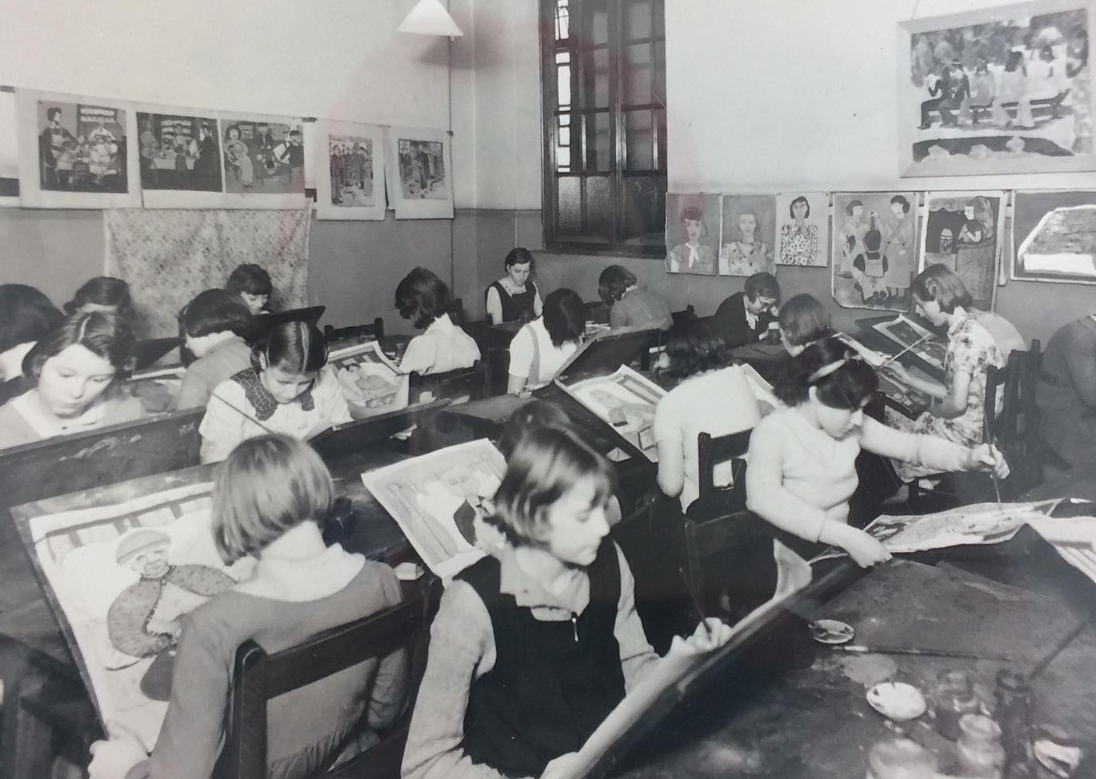 Archival image of a Marion Richardson art class in a school, to represent an exhibit co-curated by Professor Sarah Mills